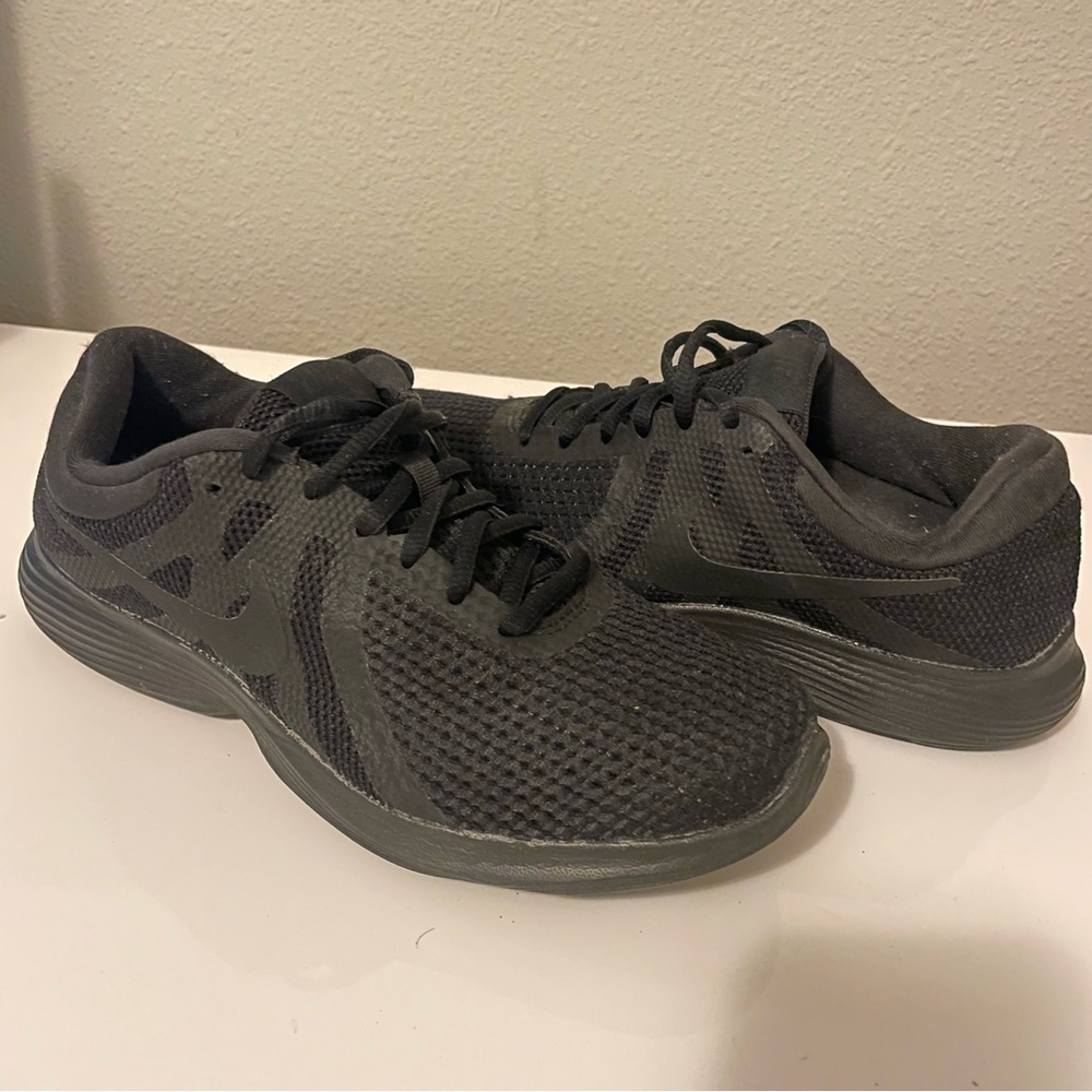 Nike Revolution 4 W